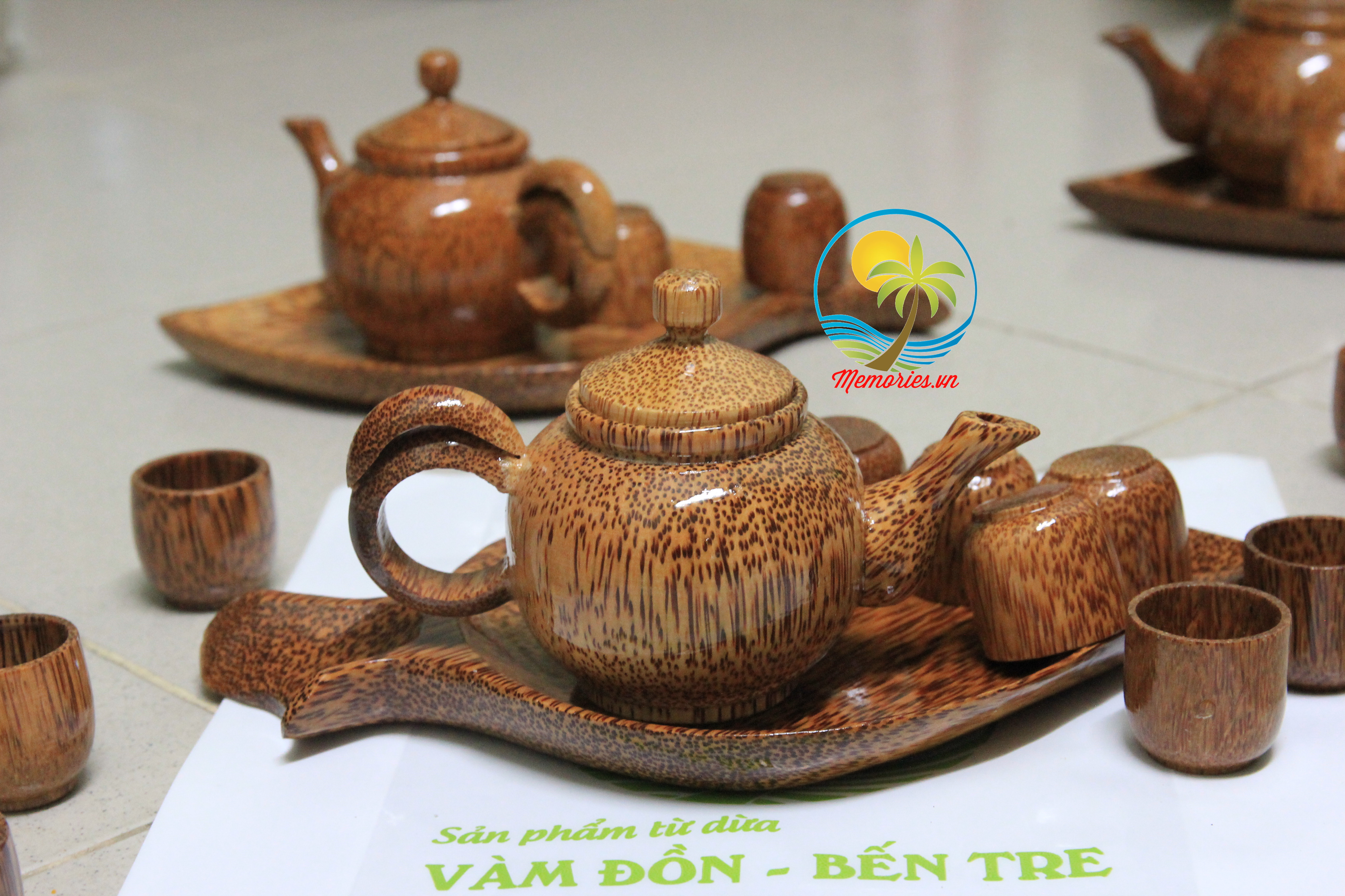 Bình Trà Bằng Dừa, Bộ Ấm Trà Bằng Dừa, Bộ Ấm Trà Bằng Gỗ Dừa, Bộ Bình Trà Bằng Gỗ Dừa, Đồ Mỹ Nghệ Bằng Dừa, Hình Chiếc Lá, Tách Trà Bằng Dừa, quà tặng handmade, thủ công mỹ nghệ bằng dừa, sản phẩm từ dừa Bến Tre, quà tặng sinh nhật, quà tặng thầy cô, quà tặng cha mẹ, quà lễ tết, quà sinh nhật, Memories.vn, của hàng quà tặng,