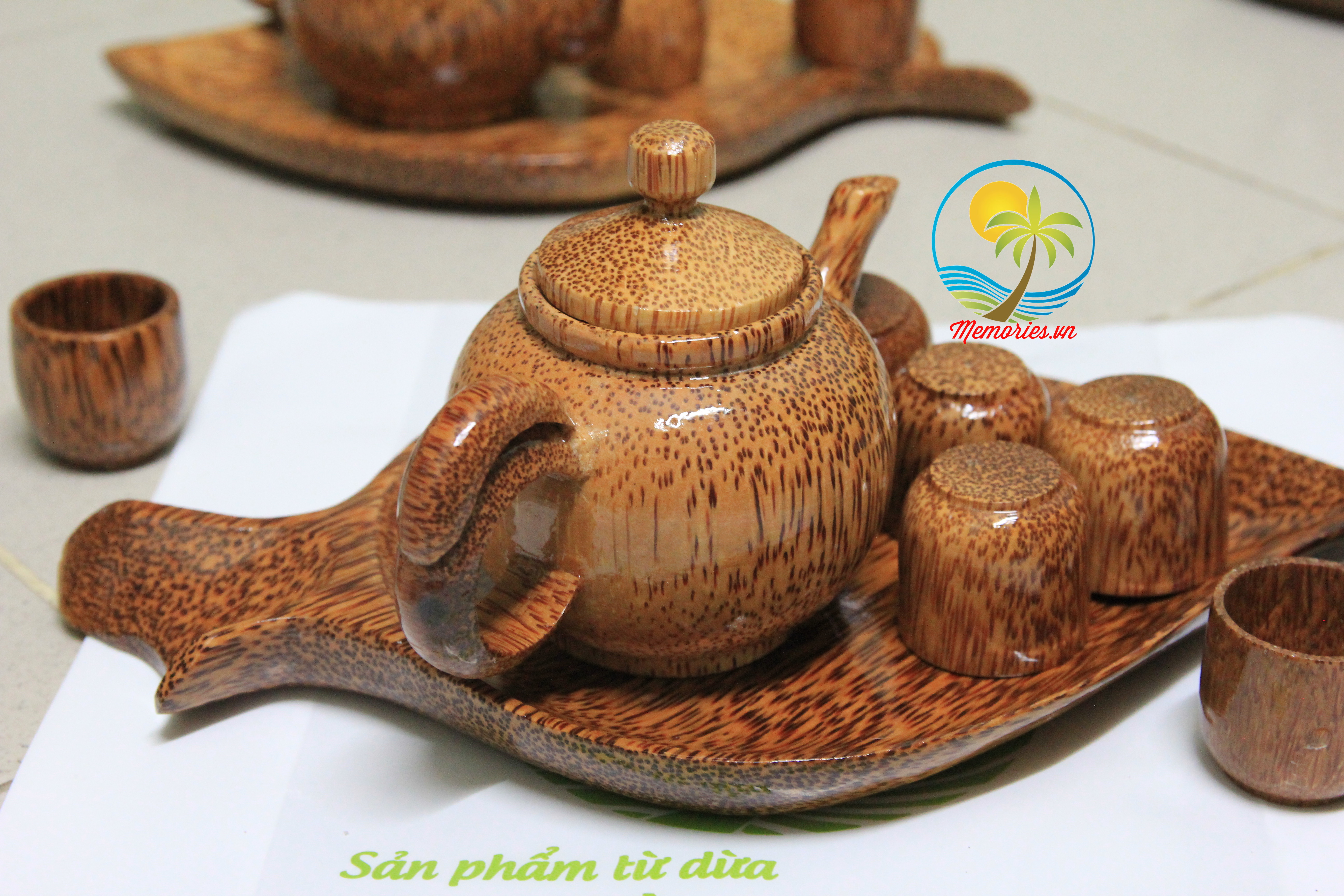 Bình Trà Bằng Dừa, Bộ Ấm Trà Bằng Dừa, Bộ Ấm Trà Bằng Gỗ Dừa, Bộ Bình Trà Bằng Gỗ Dừa, Đồ Mỹ Nghệ Bằng Dừa, Hình Chiếc Lá, Tách Trà Bằng Dừa, quà tặng handmade, thủ công mỹ nghệ bằng dừa, sản phẩm từ dừa Bến Tre, quà tặng sinh nhật, quà tặng thầy cô, quà tặng cha mẹ, quà lễ tết, quà sinh nhật, Memories.vn, của hàng quà tặng,