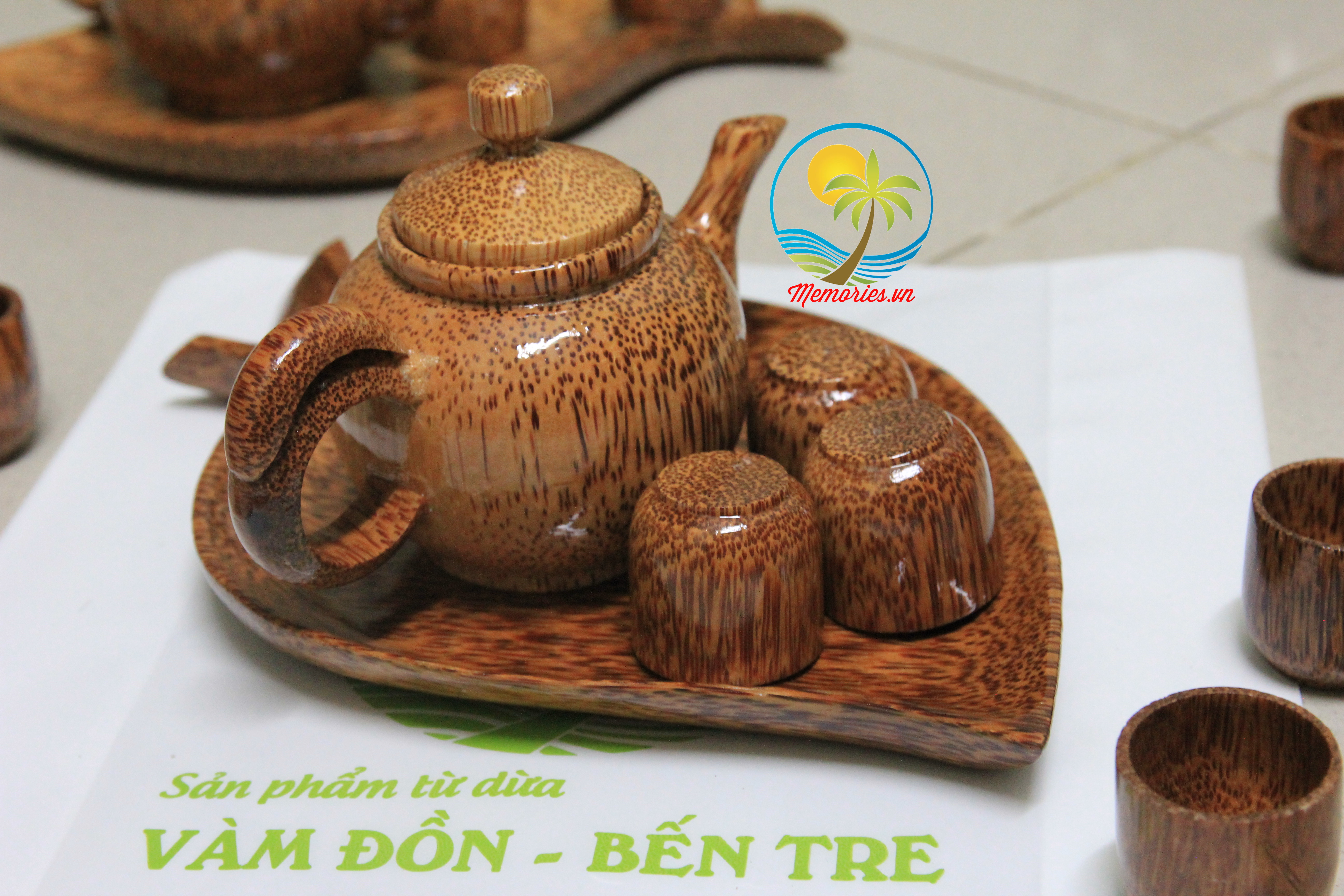 Bình Trà Bằng Dừa, Bộ Ấm Trà Bằng Dừa, Bộ Ấm Trà Bằng Gỗ Dừa, Bộ Bình Trà Bằng Gỗ Dừa, Đồ Mỹ Nghệ Bằng Dừa, Hình Chiếc Lá, Tách Trà Bằng Dừa, quà tặng handmade, thủ công mỹ nghệ bằng dừa, sản phẩm từ dừa Bến Tre, quà tặng sinh nhật, quà tặng thầy cô, quà tặng cha mẹ, quà lễ tết, quà sinh nhật, Memories.vn, của hàng quà tặng,