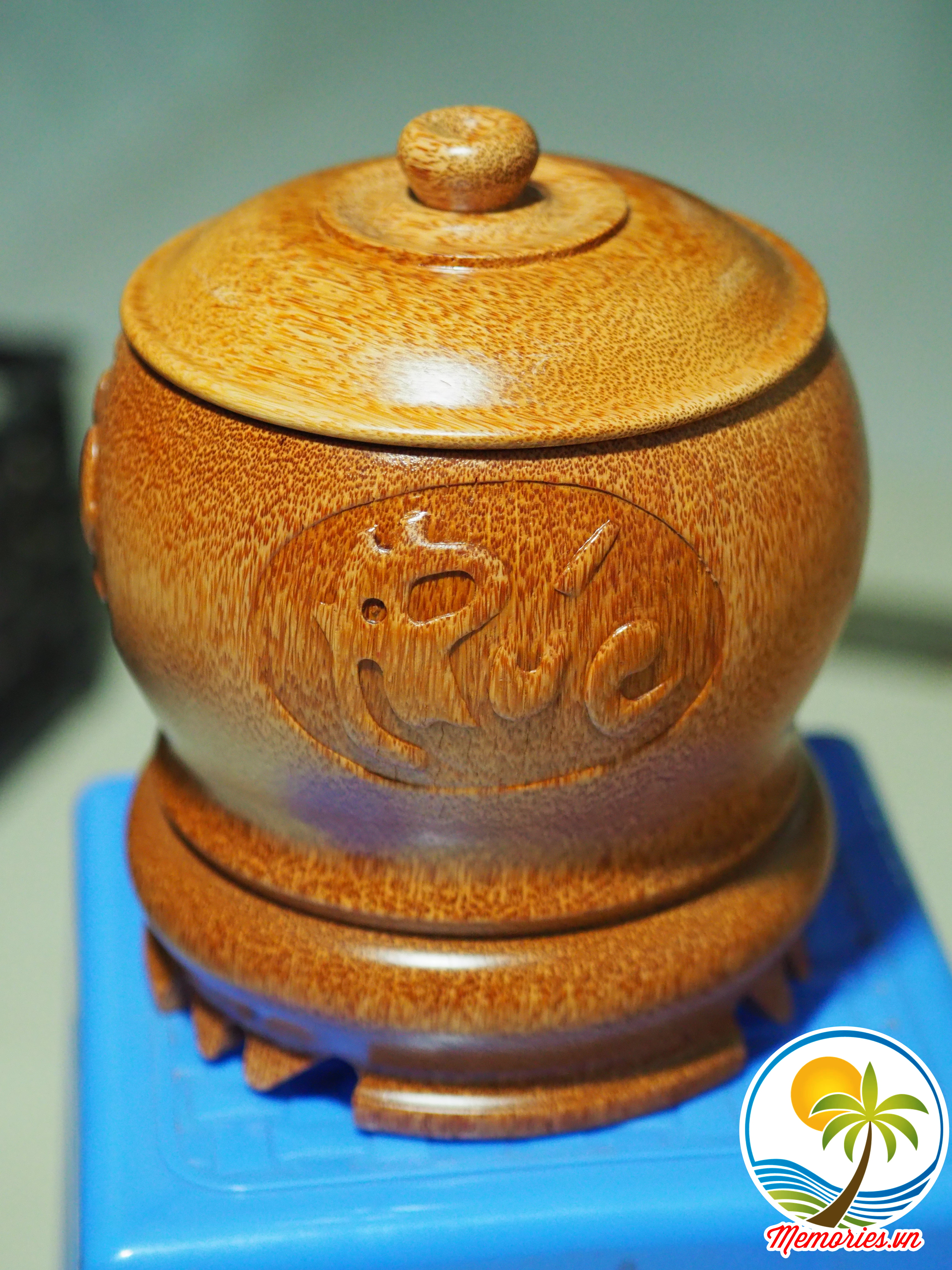 Vỏ Giữ Ấm Bình Trà Điêu Khắc "Phúc - Lộc - Thọ" Tinh Xảo Bằng Gỗ Dừa - Quà Tặng Lễ Tết / Trang Trí Handmade - Decor Craft Gifts Shop