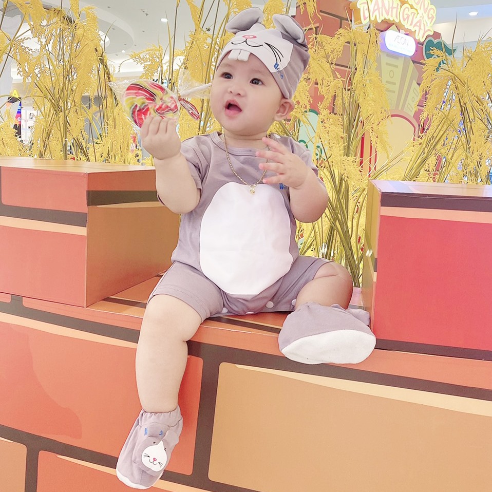 Quần Áo Body Chuột Xám Cho Bé Từ 4-15kg - Dòng Cotton Cao Cấp 4 Chiều (Kèm Nón + Vớ)