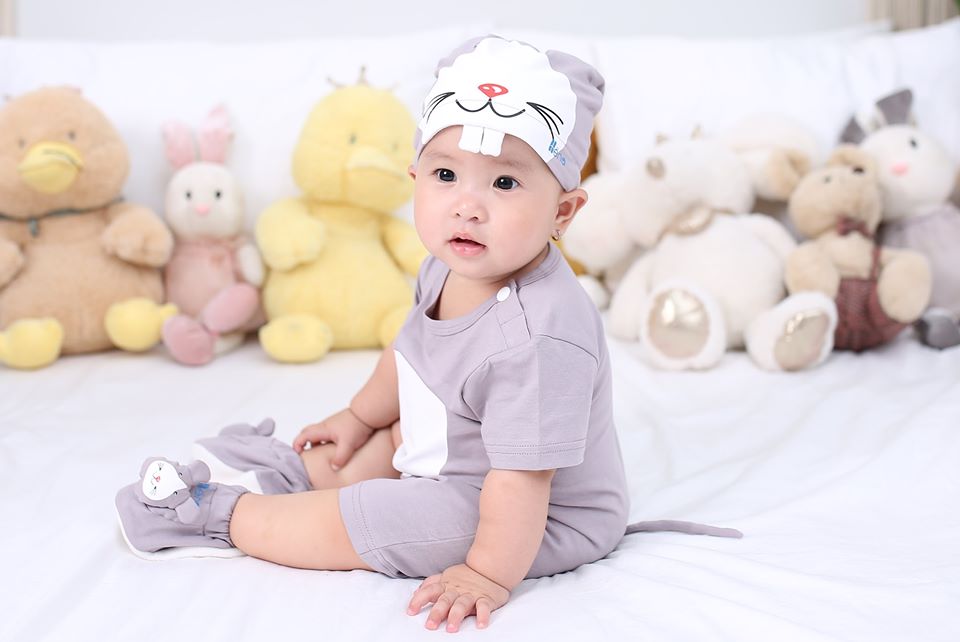 Quần Áo Body Chuột Xám Cho Bé Từ 4-15kg - Dòng Cotton Cao Cấp 4 Chiều (Kèm Nón + Vớ)