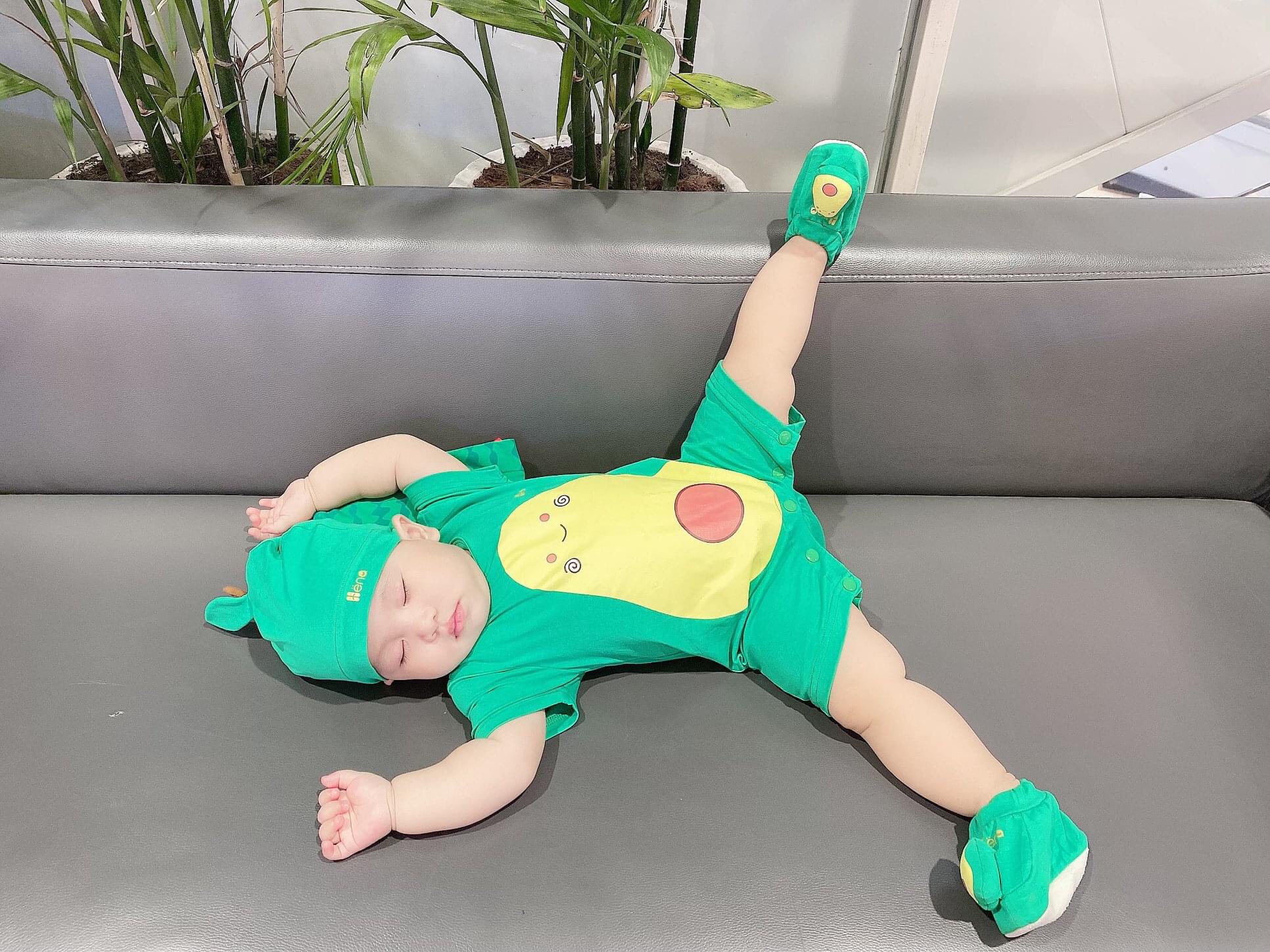 Quần Áo Body Quả Bơ Cho Bé Từ 4-15kg - Dòng Cotton Cao Cấp 4 Chiều (Kèm Nón + Vớ)