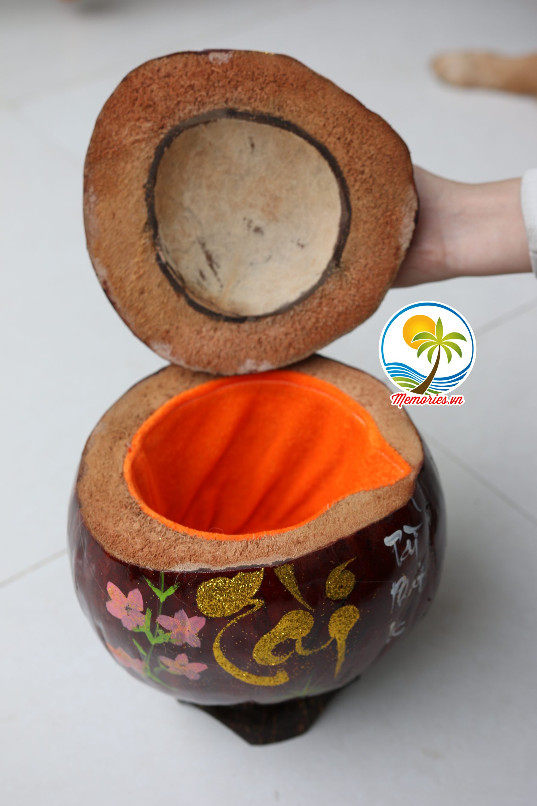 Vỏ Giữ Ấm Bình Trà Trái Dừa Khắc Chữ Thư Pháp