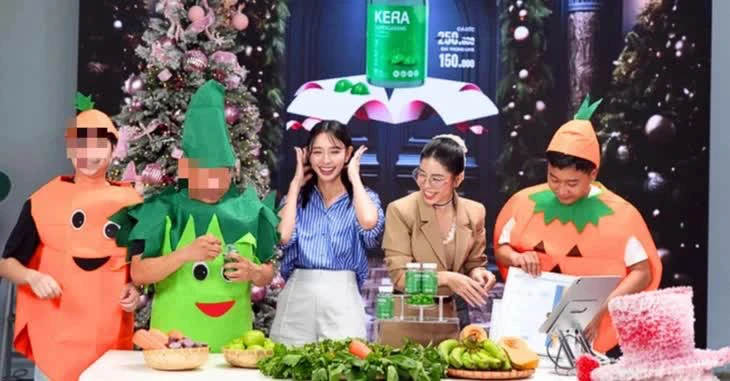 Hình ảnh của team Quang Linh Vlogs, Hằng Du Mục, hoa hậu Thùy Tiên quảng cáo kẹo rau củ Kera trên livestream.